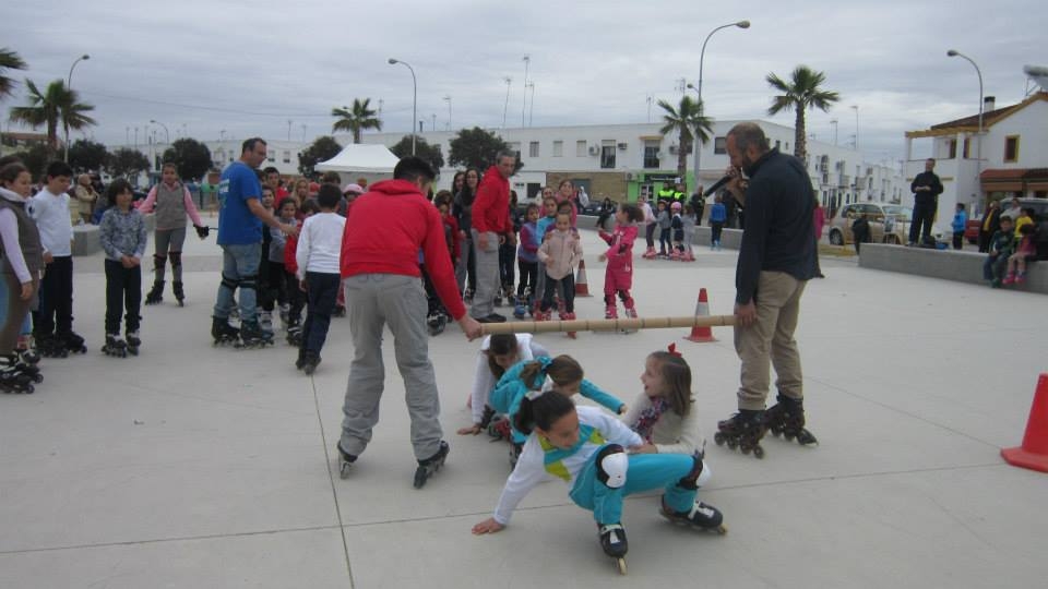 Imagen de Los niños y niñas de Puebla del Río (Sevilla) disfrutaron de su primera ‘Fiesta del Patín’