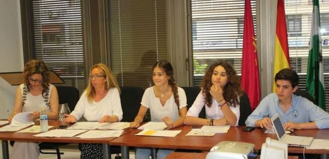 Imagen de Los más jóvenes participan en la Junta Municipal de Los Remedios (Sevilla)