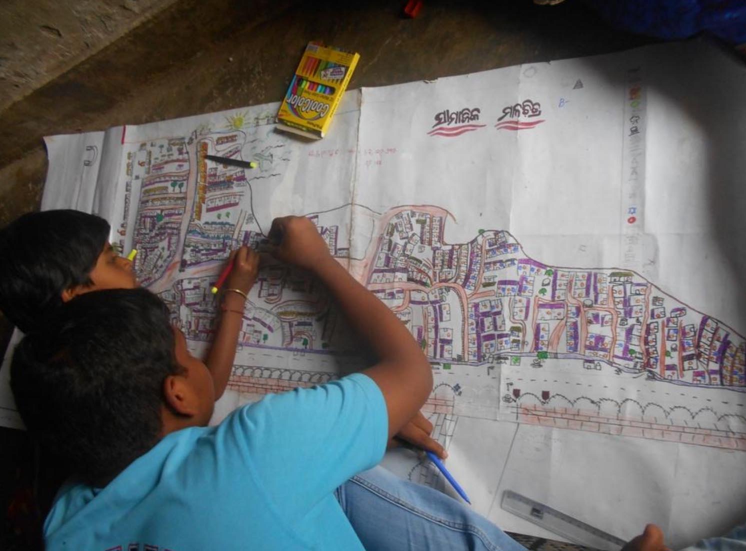 Imagen de Del dibujo al  móvil: los niños de India revisan la planificación urbana de su ciudad para mejorarla