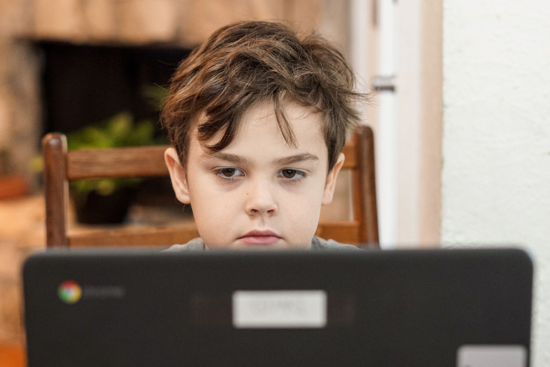 Imagen de Los peligros de Internet para los jóvenes y cómo protegerse de ellos
